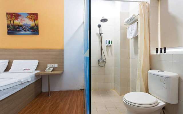 RedDoorz near Citraland Mall