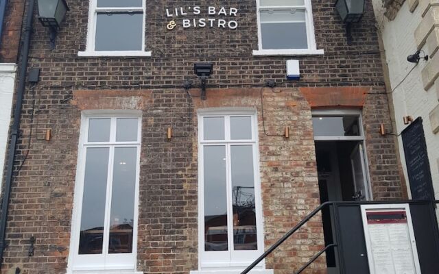 Lil's Bar and Bistro