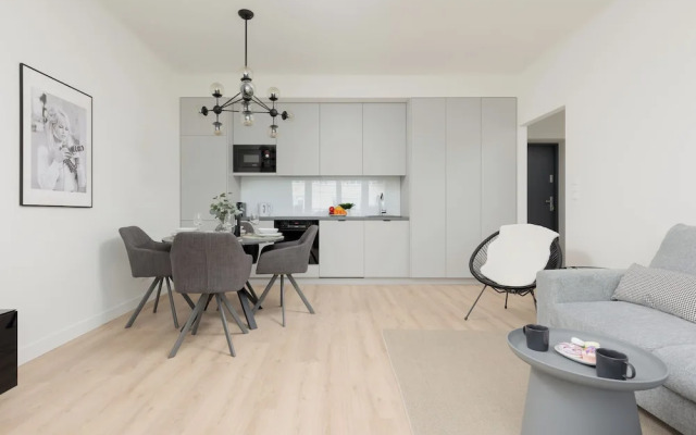 Apartment Warsaw Krucza by Renters