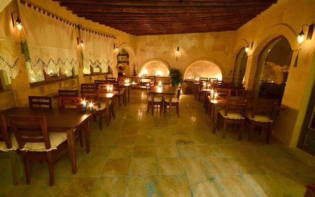 Blue Valley Cave Hotel