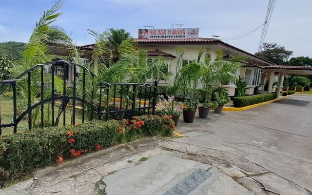 Mi Casa Asi de Grande