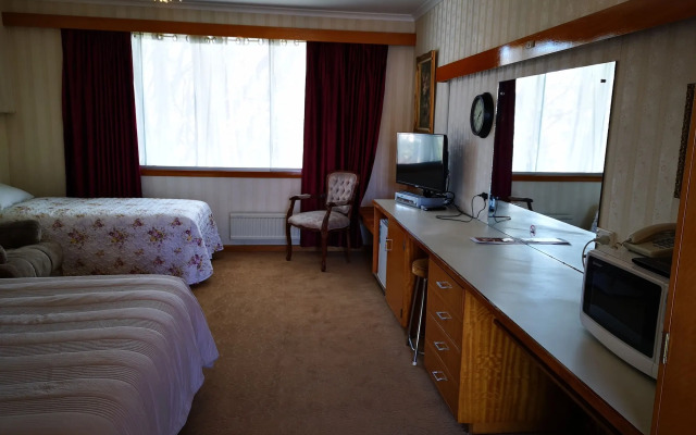 Motel Mayfair on Cavell