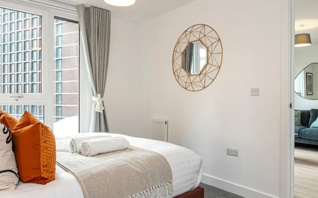 Deluxe Waterside Flat in Leeds