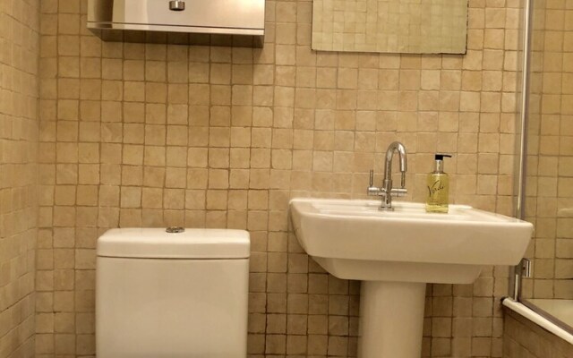 Victoria Station Apartment