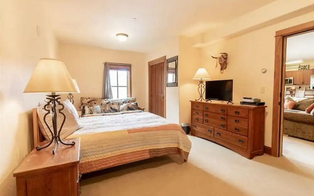 Oro Grande by Summit County Mountain Retreats