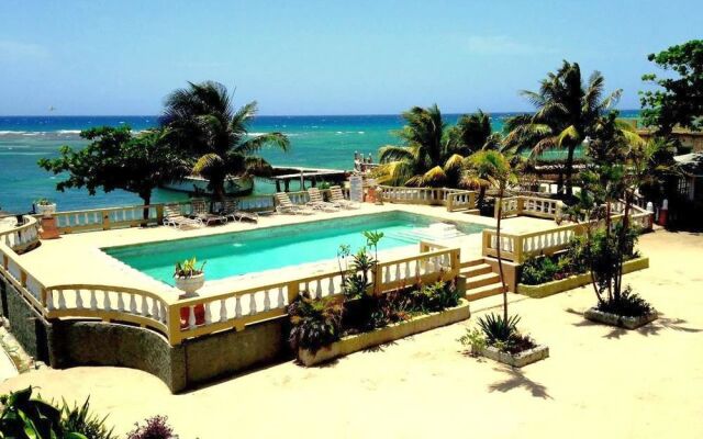 Cariblue Beach Hotel And Scuba Diving Resort