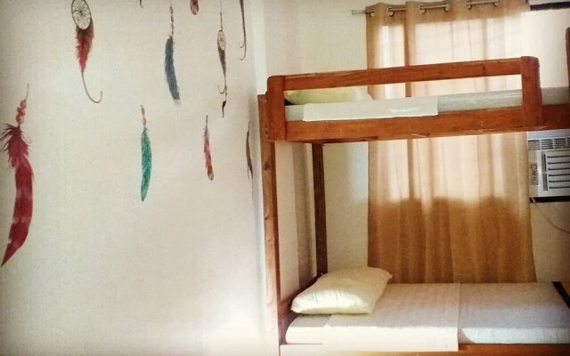 B Hive Dormitory - Hostel