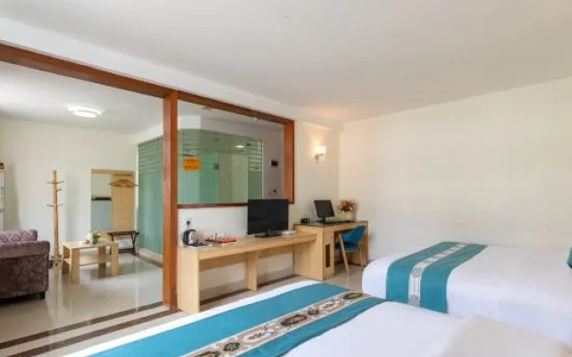 Holiday Hotel