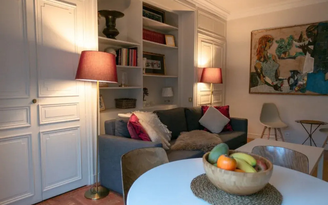 Pelicanstay at Avenue George V Paris