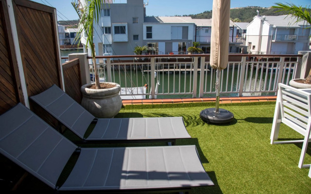 Waterfront New Listng - 8 South Quay -