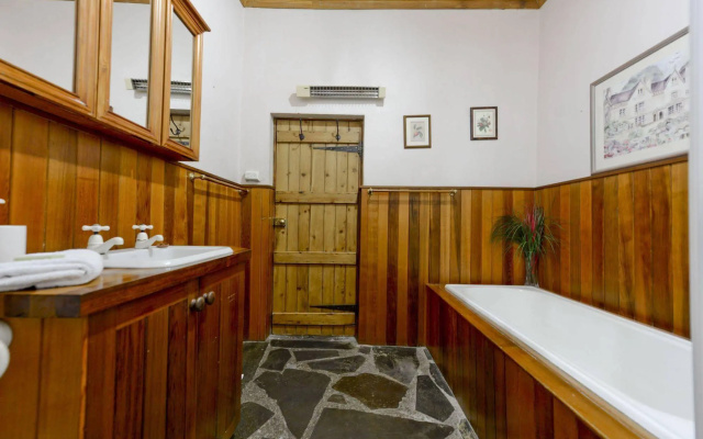 Reillys Wines Heritage Cottages