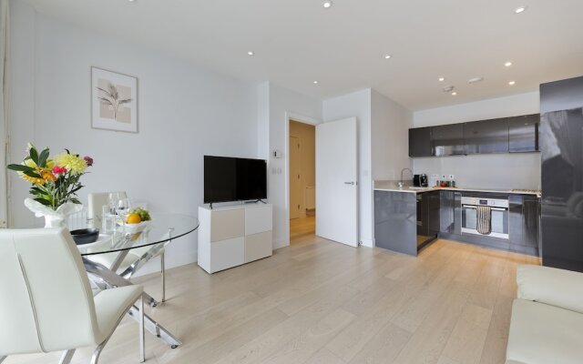 Spacious Flat Near South Bank by Underthedoormat
