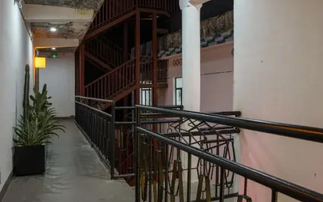 Door Woodworks Homestay