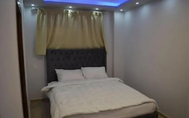 City pyramids inn