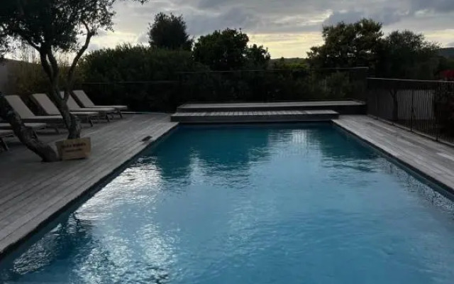 Villa Madra