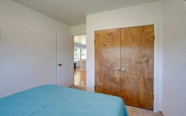 Bay City Vacation Rental Escape ~ 5 Mi to Marina!