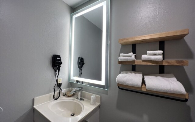 La Mirage Inn - Hollywood