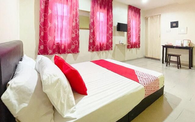 OYO 90324 Muar Station Hotel
