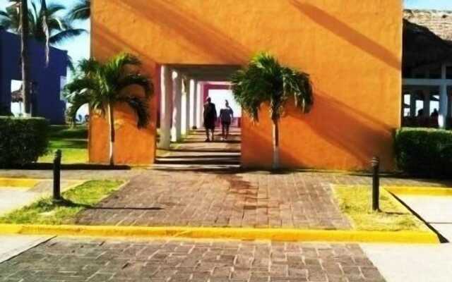 Casa Los Reyes Cerritos 8