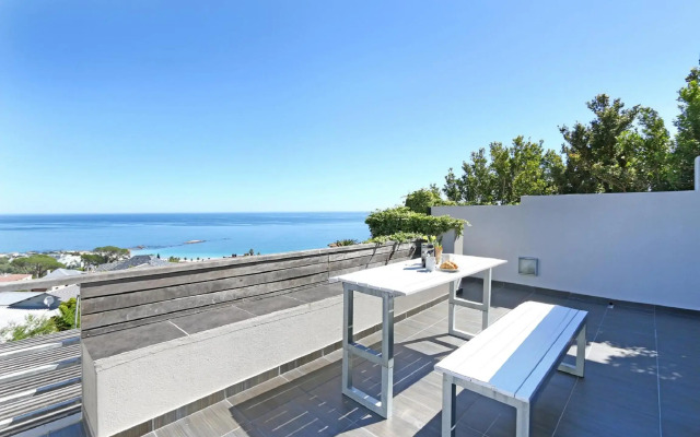 Villa Aqua
