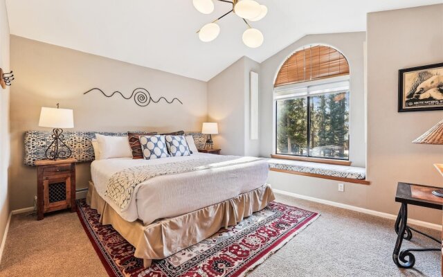 Park Forest  4 Bedroom Home by RedAwning