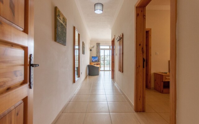 Pool and Sea, Penthouse Merill Apart 6