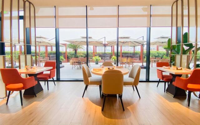 HUALUXE Shanghai Twelve at Hengshan by IHG