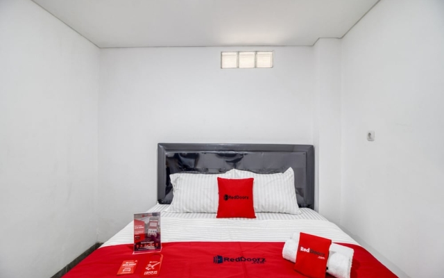 RedDoorz Syariah near Galeria Mall Yogyakarta