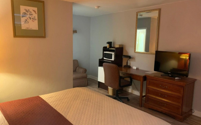 Scottish Inn and Suites