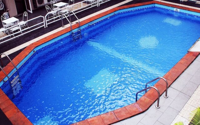 De Castle Luxury Home