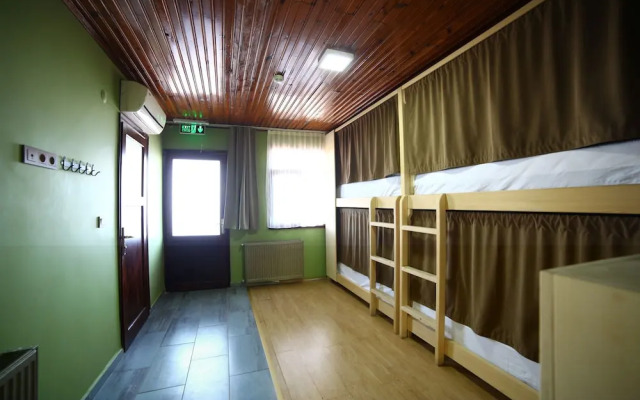 Yolohostel