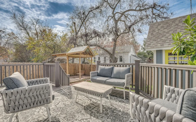 Brenham Rental w/ Deck & Yard < 1 Mi to Downtown!