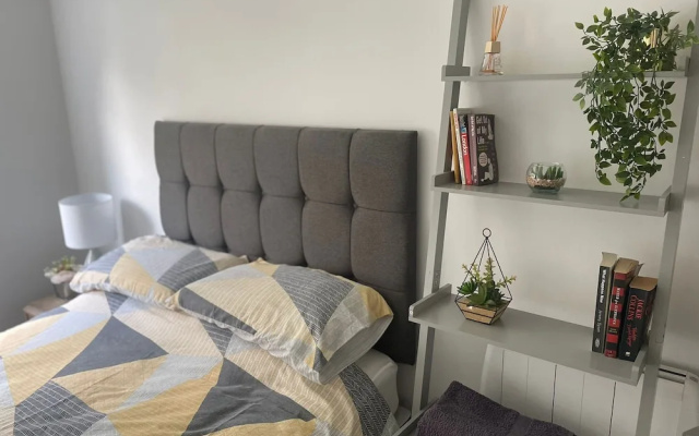 360 Serviced Accommodations - Canal Side Retreat - 2 Bedroom Apartment