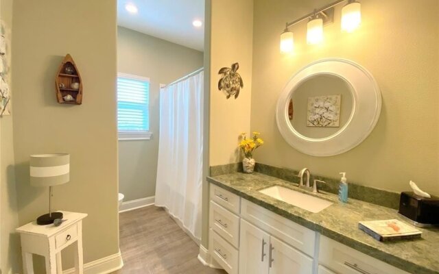 Sea Beauty 3 Bedroom Home by RedAwning