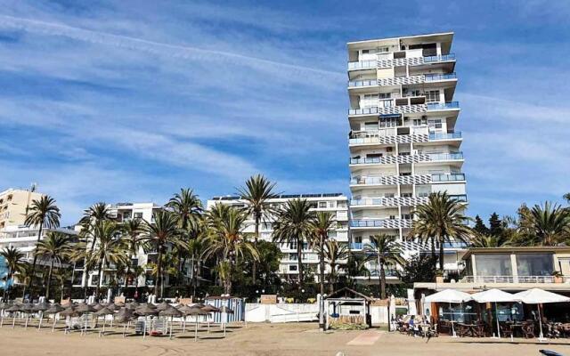 Skol 427 Spacious 1 Bedroom Apartment with Sea Views