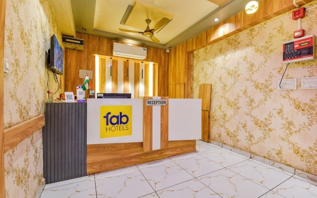 Fabhotel White Palace