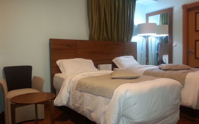 Nour Al Thuria Hotel