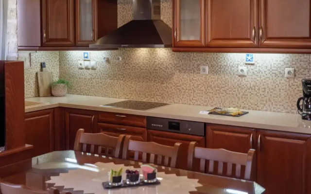 Luxurious Villa With Private Pool, Near a Couple of Restaurants & Sandy Beach