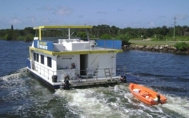 Boyds Bay Houseboat Holidays