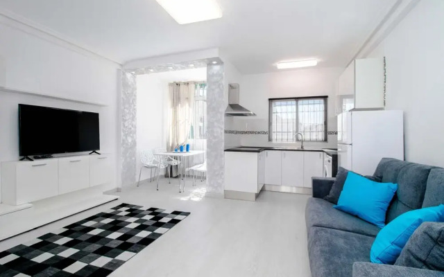 Don Quijote Punta Prima by Villas&You