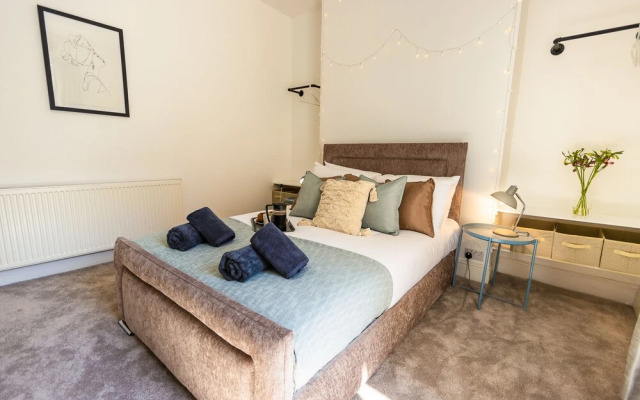 Stunning 1 Bedroom Apartment - Plymouth