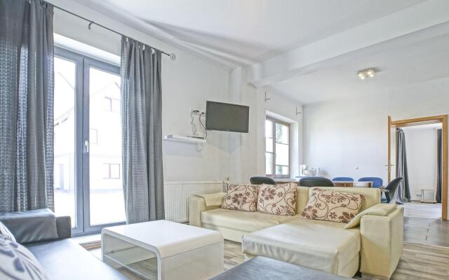 Apartment Near Lagoon and Lake Views