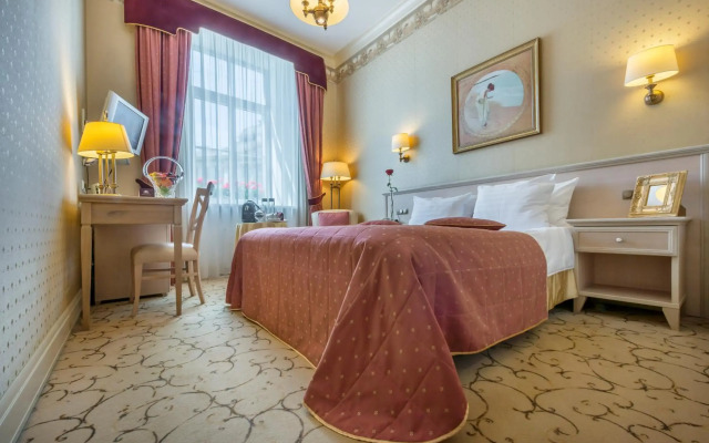 IMPERIAL Hotel & Restaurant