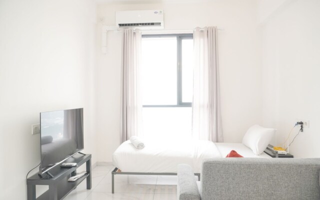 Homey And Well Furnished Studio Sky House Alam Sutera Apartment