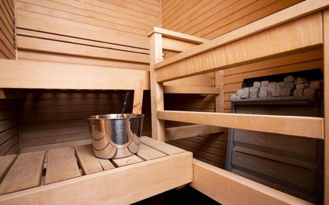 2ndhomes Deluxe Studio w Sauna & Balcony