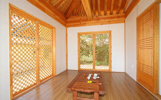 Gyeongju Hanok Pen Town Pension