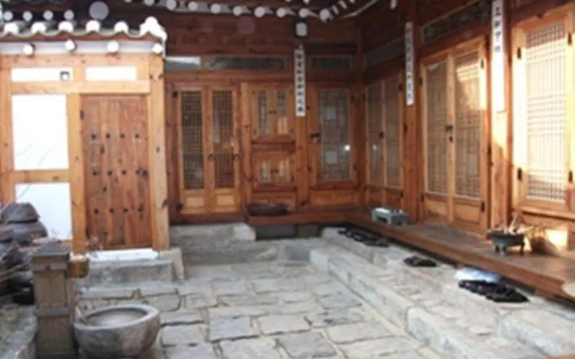 Bukchon Sarangchae Hanok Guesthouse
