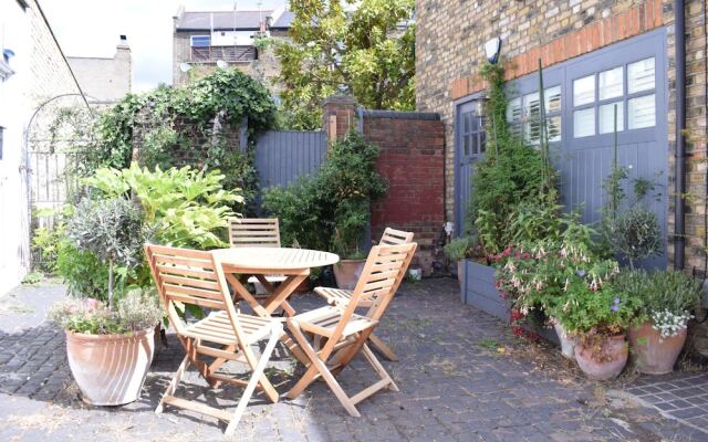 Beautiful 1 Bedroom House in East London