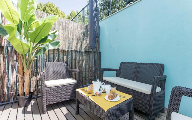 Central Studio w/ Pool, AC & Patio by LovelyStay