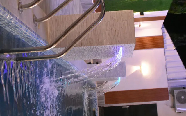 Newtown Palace Hotel